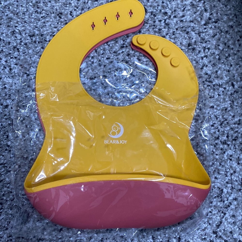 New Bear & Joy 2 pack of bibs